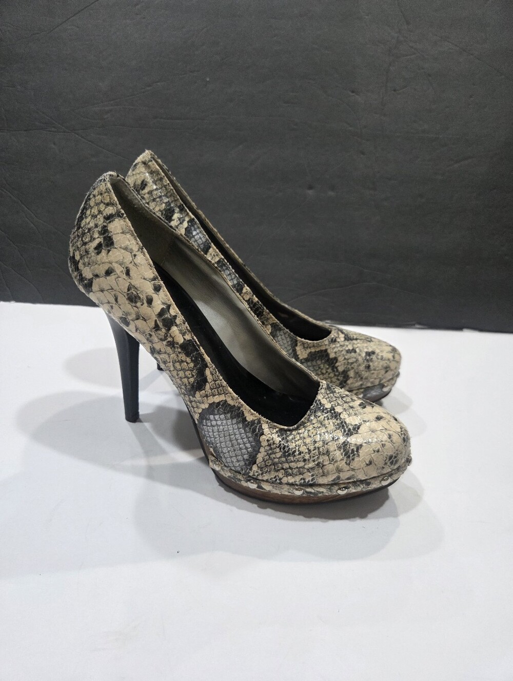 BKE Snake-Print Platform Pumps in Beige and Black Sz.8.5